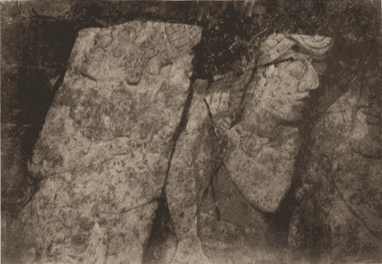 Bas-Relief colossal, á Palenque; cote droit de la cour du Palais. Bas-Relief colossal, á Palenque; cote droit de la cour du Palais.