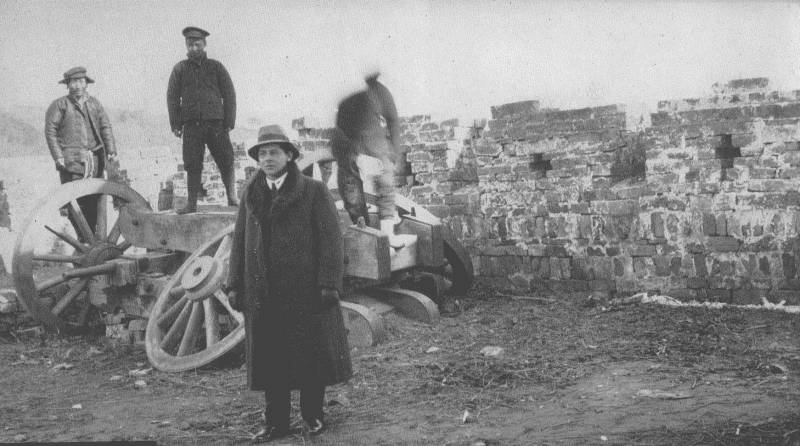 AUTHOR ON NANKING CITY WALL  Taken during the Revolution, when Author was acting as war correspondent for world-wide news agencies.