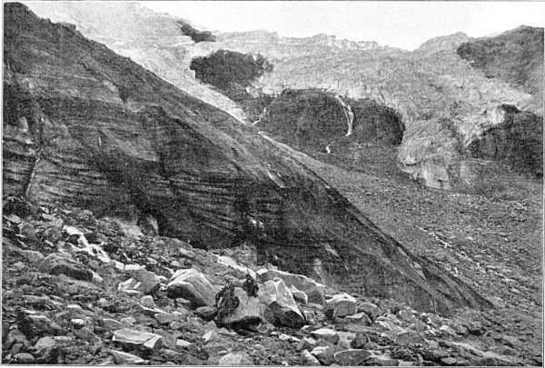 Piede del Ghiacciaio di Grand-Croux con veduta del Ghiacciaio della Tribolazione