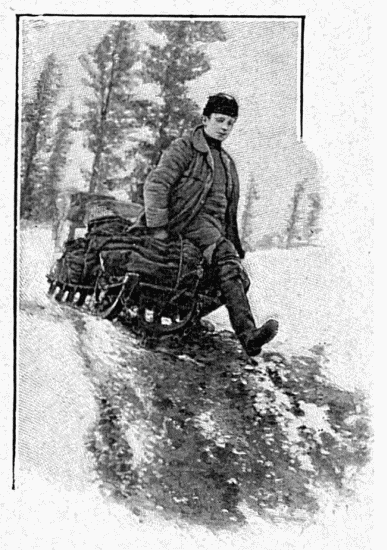 UN MINEUR ET SON TRAÎNEAU EN HIVER. DESSIN DE MIGNON, D'APRÈS UNE PHOTOGRAPHIE DE M. GOLDSCHMIDT.