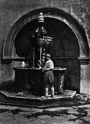 FOUNTAIN OF ONOFRIO DE LA CAVA, RAGUSA 