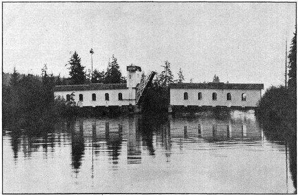 COVERED WOOD DRAWBRIDGE ON THE COLUMBIA RIVER HIGHWAY IN CLATSOP COUNTY, OVER THE JOHN DAY RIVER EAST OF ASTORIA. BUILT IN 1918. LIFT SPAN—40 FEET