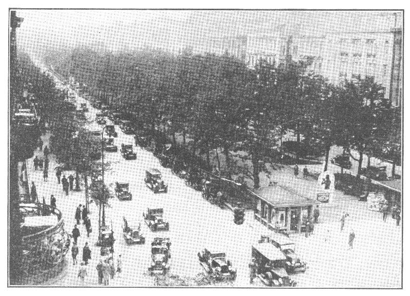 UNTER DEN LINDEN IN BERLIN