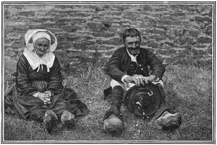 Twee oudjes te Châteauneuf-du-Faou.