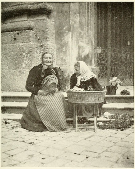 SALZBURG MARKETWOMEN