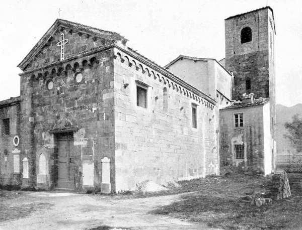 CAPRONA — CHIESA DI S. GIULIA. (Fot. I. I. d'Arti Grafiche).