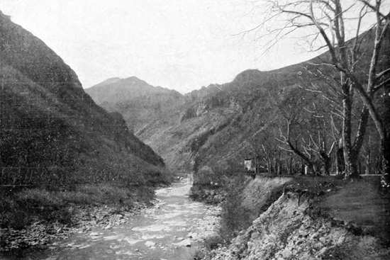 VALLE DELLA LIMA PRESSO PONTE MAGGIO.