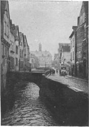 RUE BASSE DES TANNEURS In background, Hôtel Morgan and old Château d’Eau.