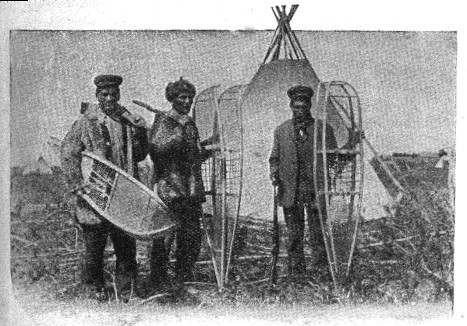 Les raquettes de chasse pour les neiges très profondes qui s’accumulent dans les bois