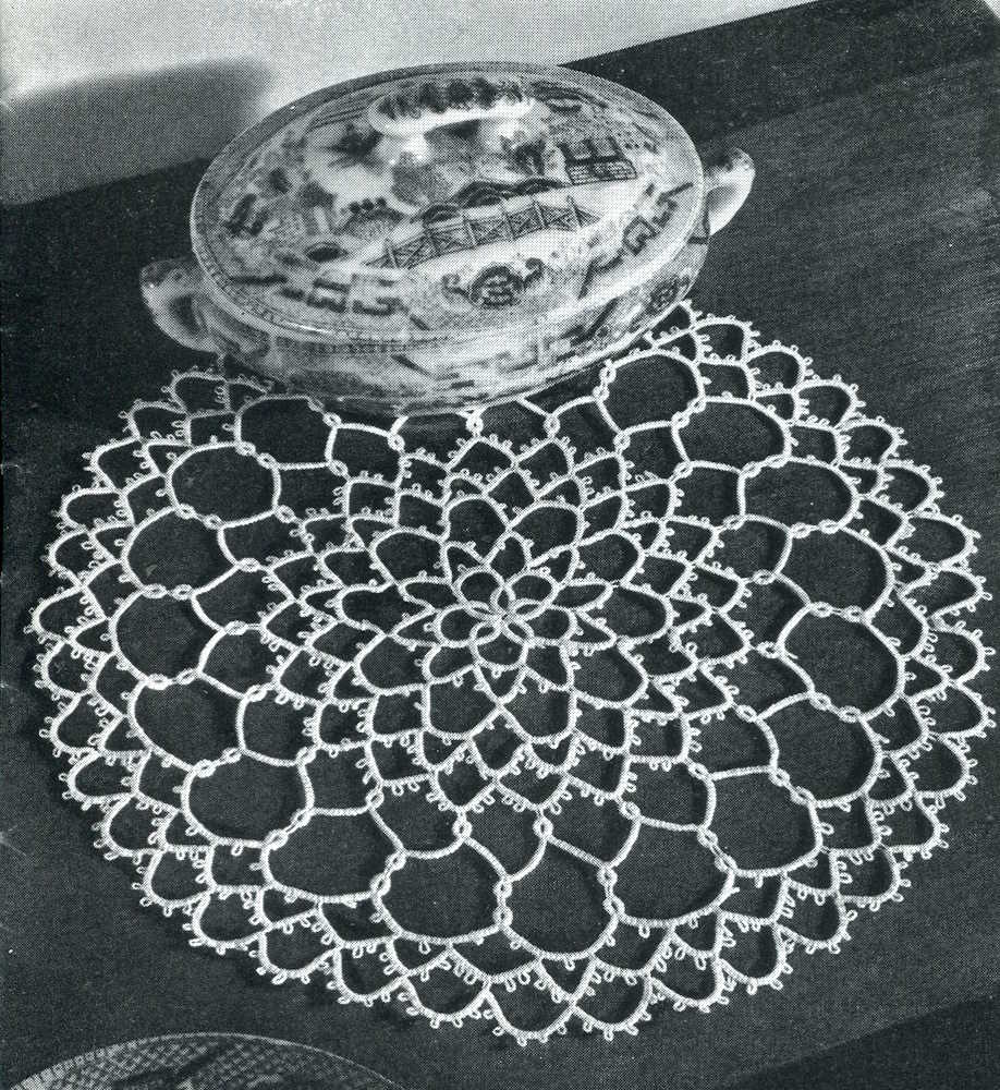 Saturn ring doily