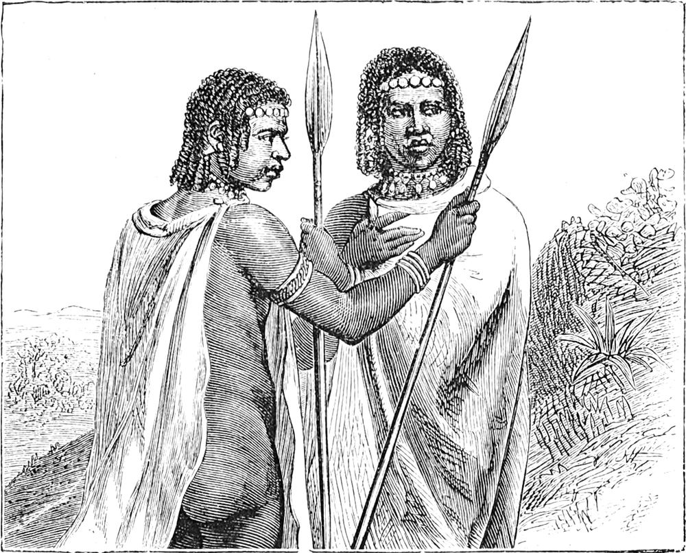 Zwei Wasagara-Männer, mit   Speeren bewaffnet