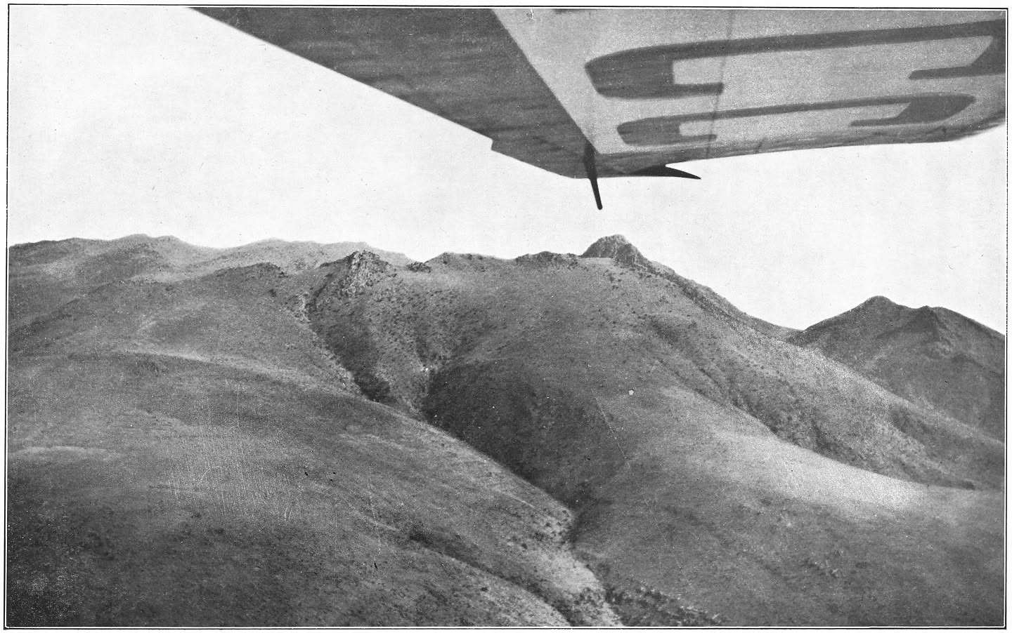 Afb. 31. Heuvels vóór Angora.