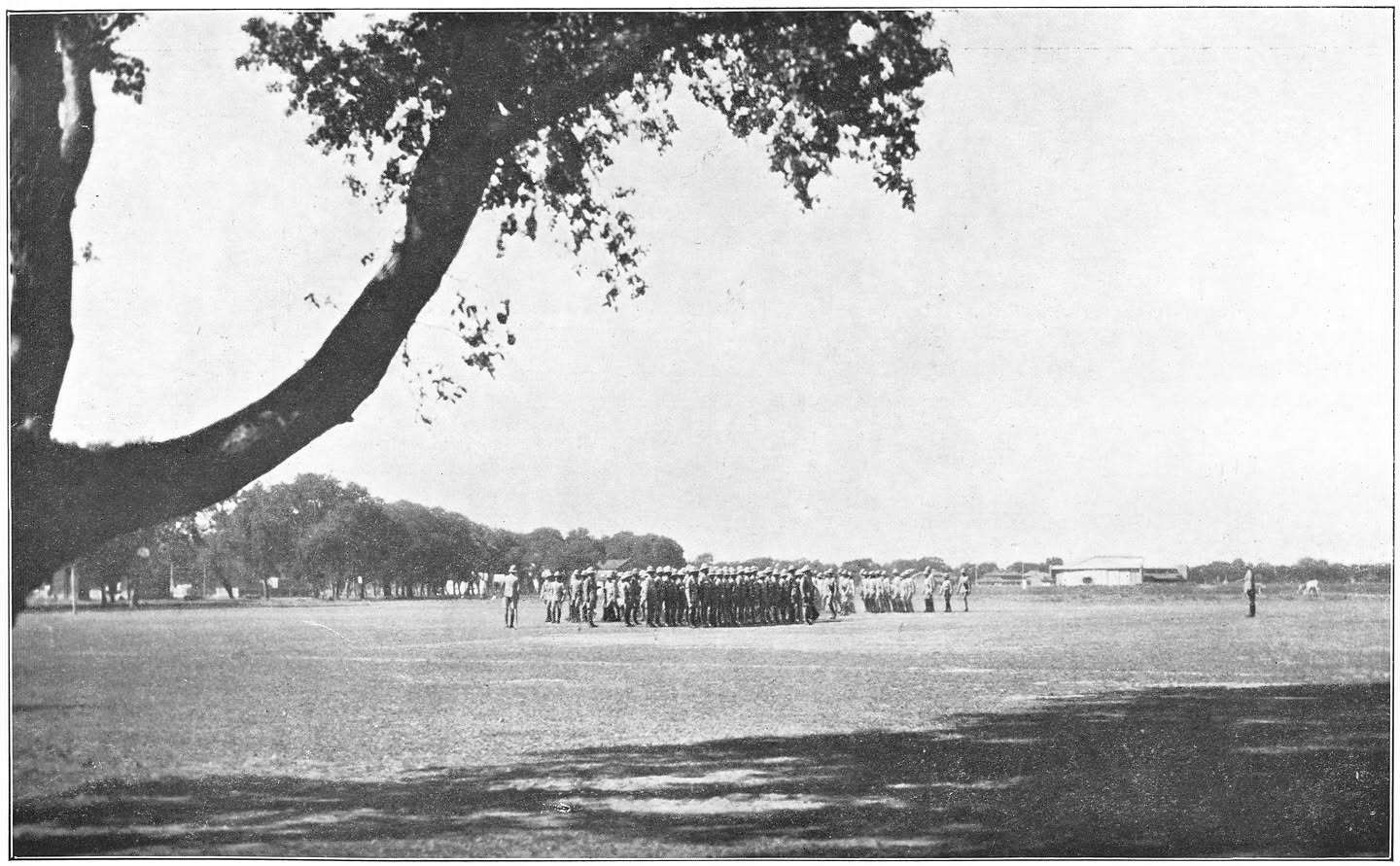Afb. 52. Parade te Ambala.