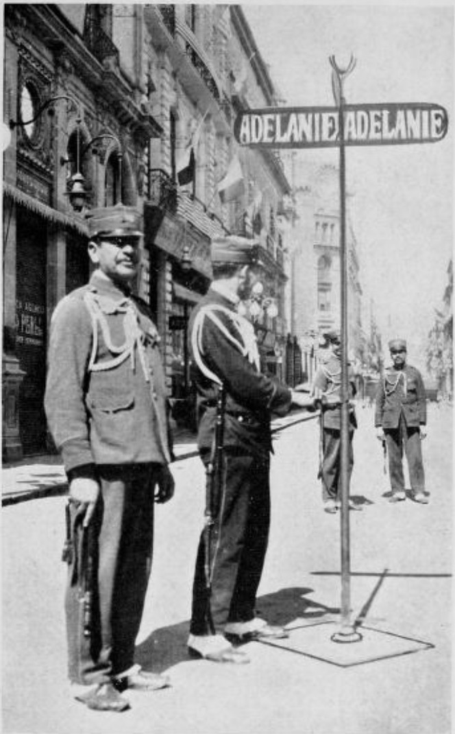 MEXICAN POLICEMEN IN WHITE SPATS