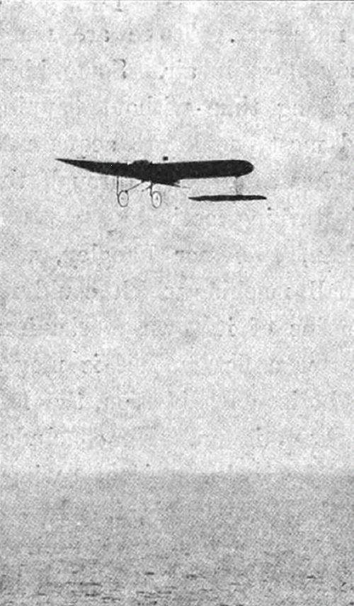 A photograph
of an early monoplane in flight over the sea — likely Blériot's
crossing of the English Channel in 1909, the first aeroplane flight
across it.