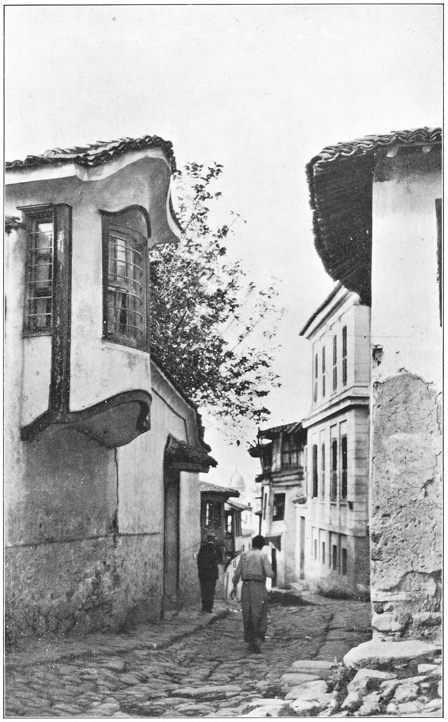 Afb. 15. Oud straatje te Philippopel.